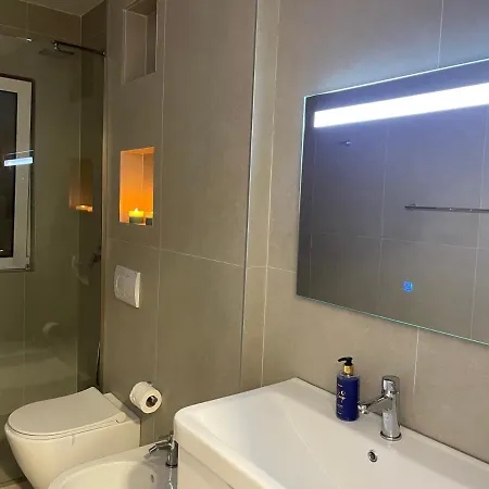 Wanderlust Apartment *